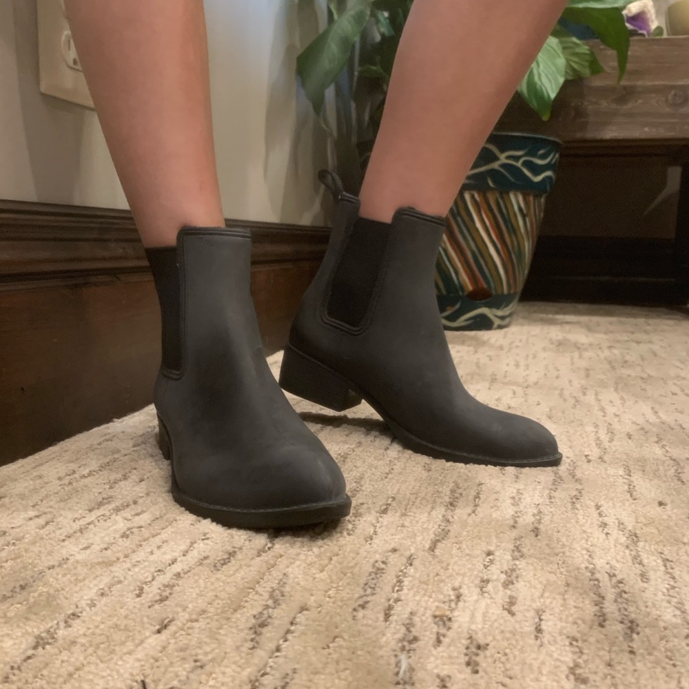 urban outfitters classy pointed toe boots.